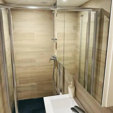 Apt T4 En Rez De Maison * Nice